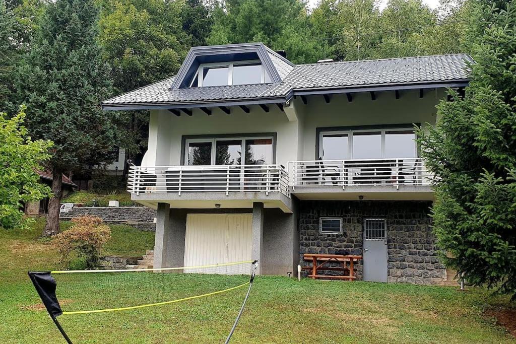 WOLF'S PLANE Luxury Isolated Mountain House for Digital Nomads - Housity
