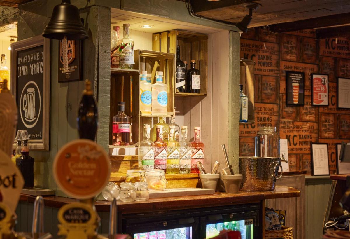 Crossroads by Chef & Brewer Collection - Housity
