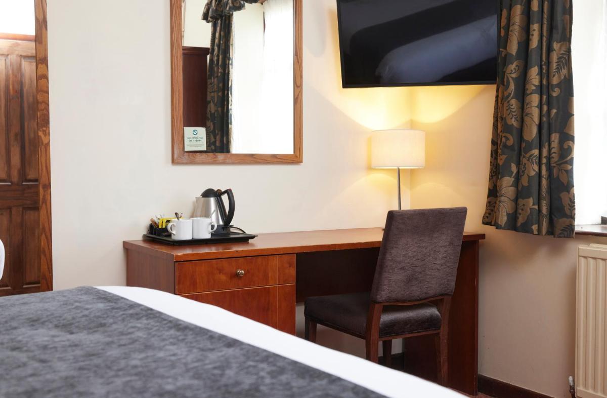 Hunters Hall Inn by Greene King Inns - Housity