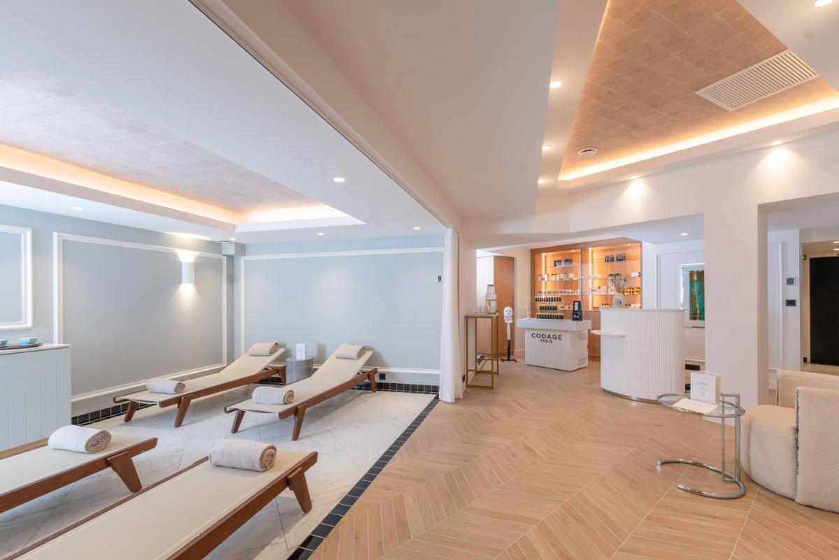 Coin salon dans l'établissement The 1932 Hotel & Spa Cap d'Antibes - MGallery Collection