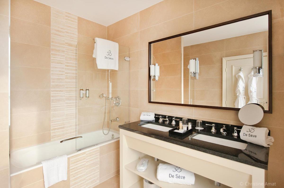 Salle de bains dans l'établissement Hôtel de Sèze & Spa Bordeaux Centre