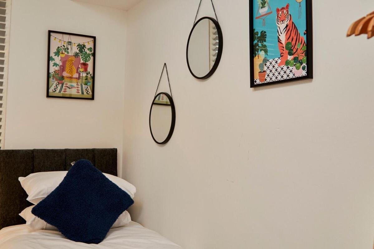 New - 2 Br House Close To Arena, Meadowhall, M1 - Housity