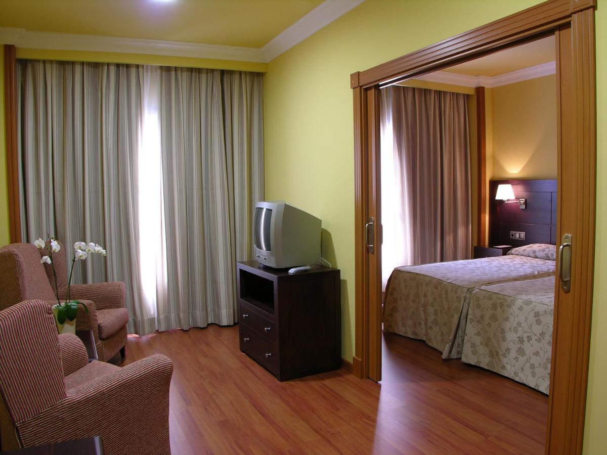 Hotel II Castillas Ávila - Hizvo