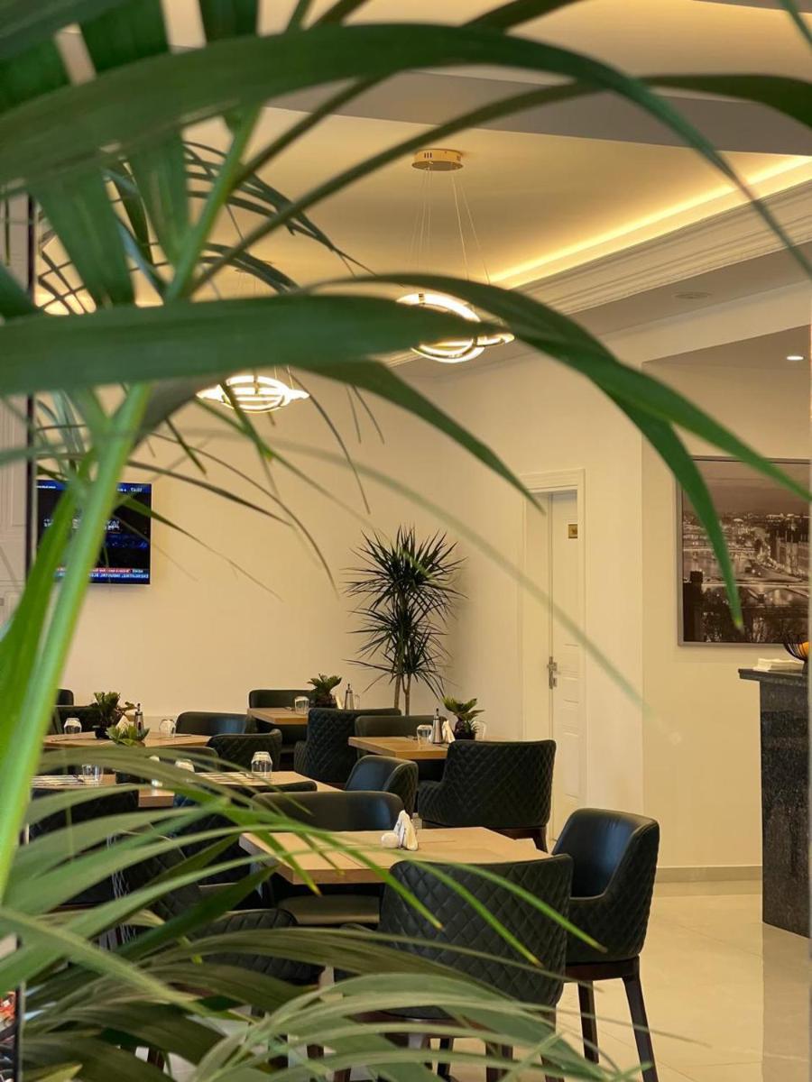 Reign Hotel - Housity