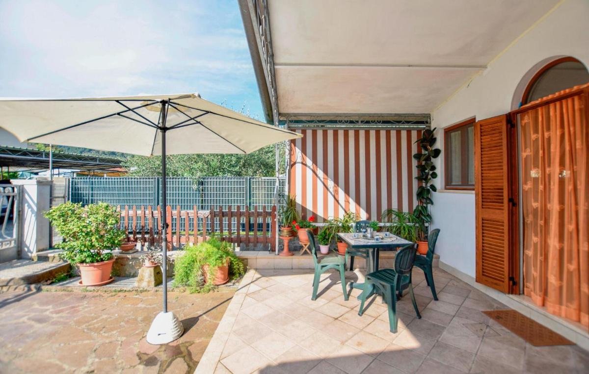 Gorgeous Apartment In Piano Di Mommio - Housity