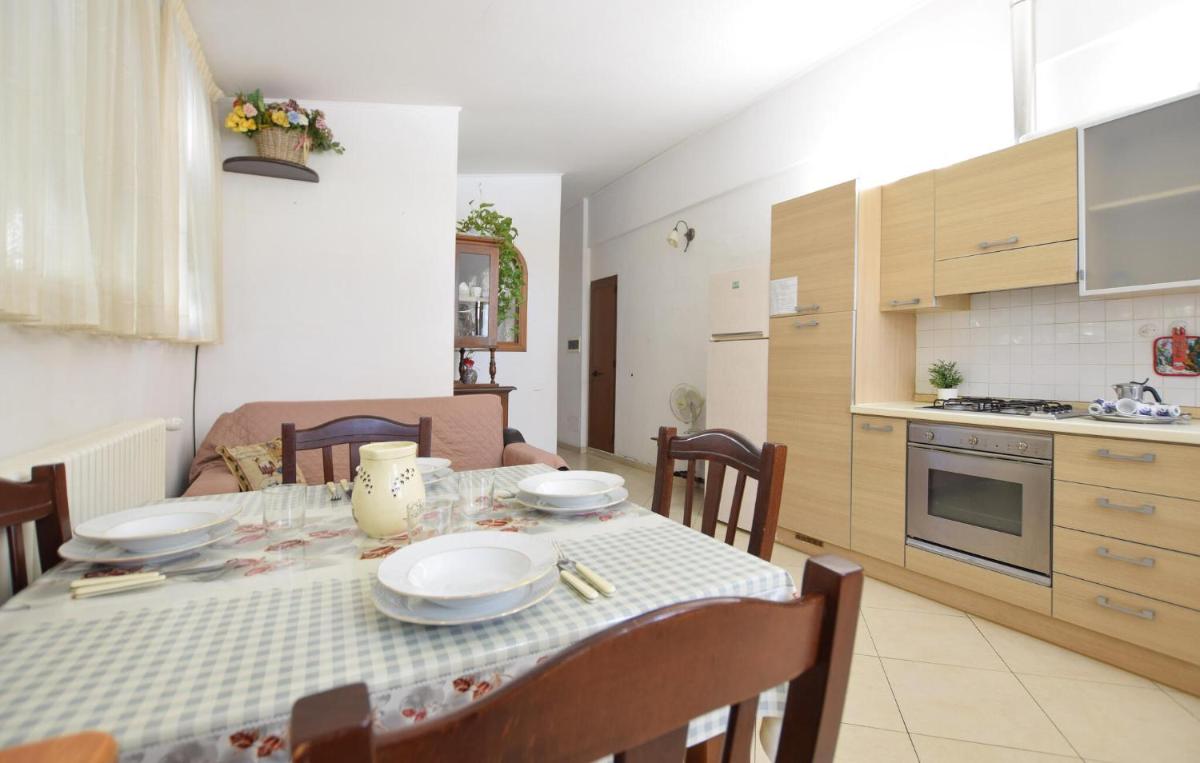 Gorgeous Apartment In Piano Di Mommio - Housity