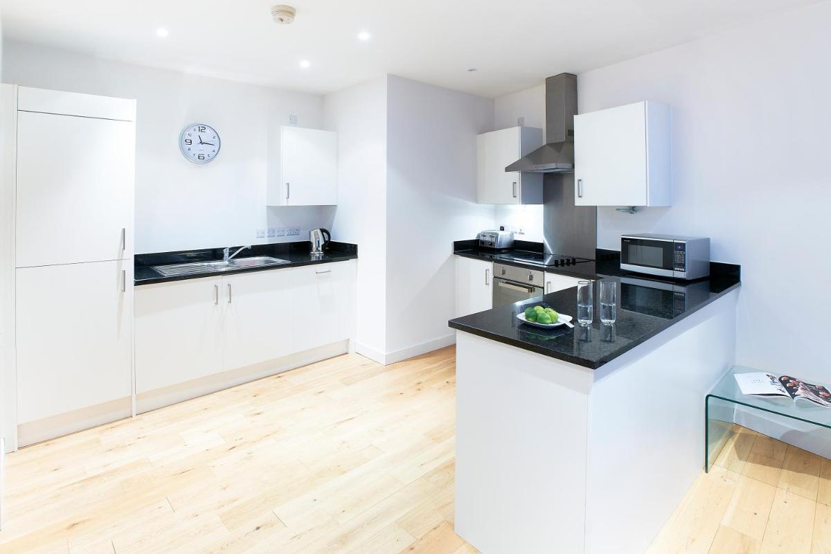 Watford Centre - Luxury Penthouse - Housity