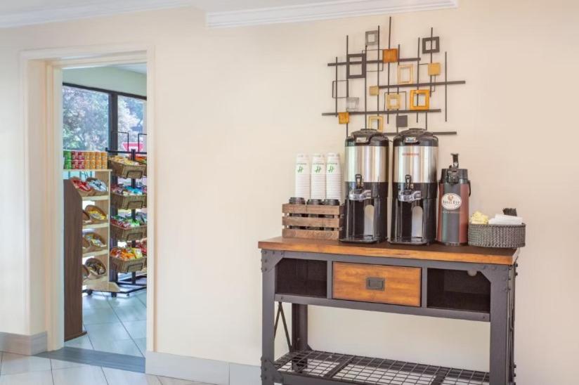 Holiday Inn & Suites Boca Raton - North - Housity