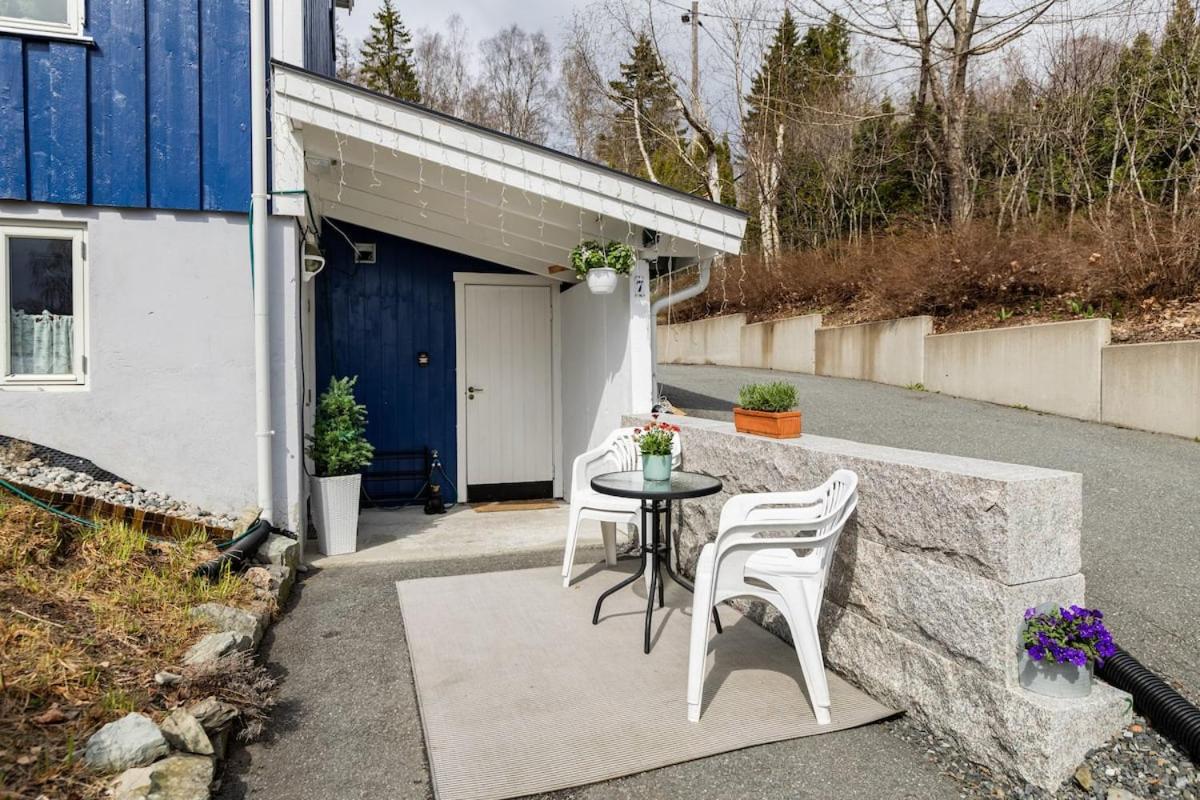 Mountain view Apartment near Oslo: bedroom, lounge, kitchen and bathroom. Flat in Rykkinn - Housity