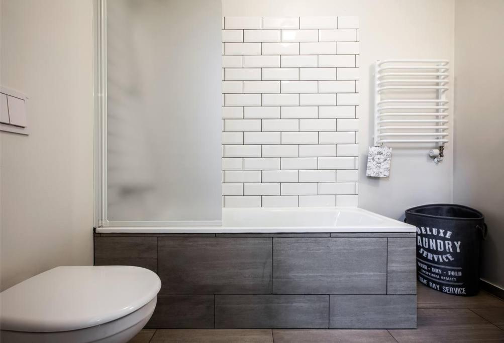 Grey Apartments - Housity