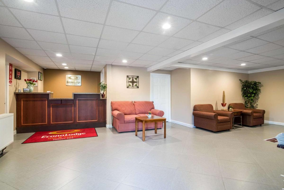 Econo Lodge Inn & Suites - Housity
