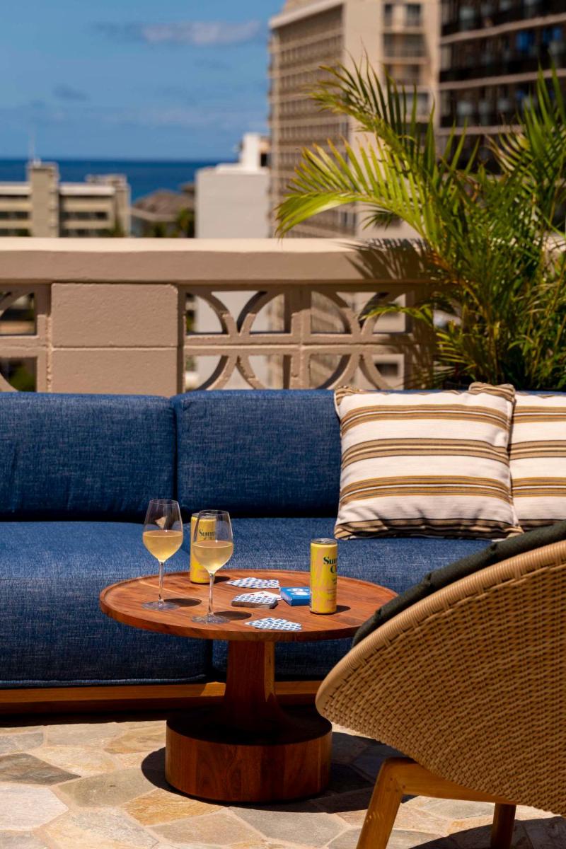 Wayfinder Waikiki - Voted Top 10 Best Hotels in Hawaii! - Housity