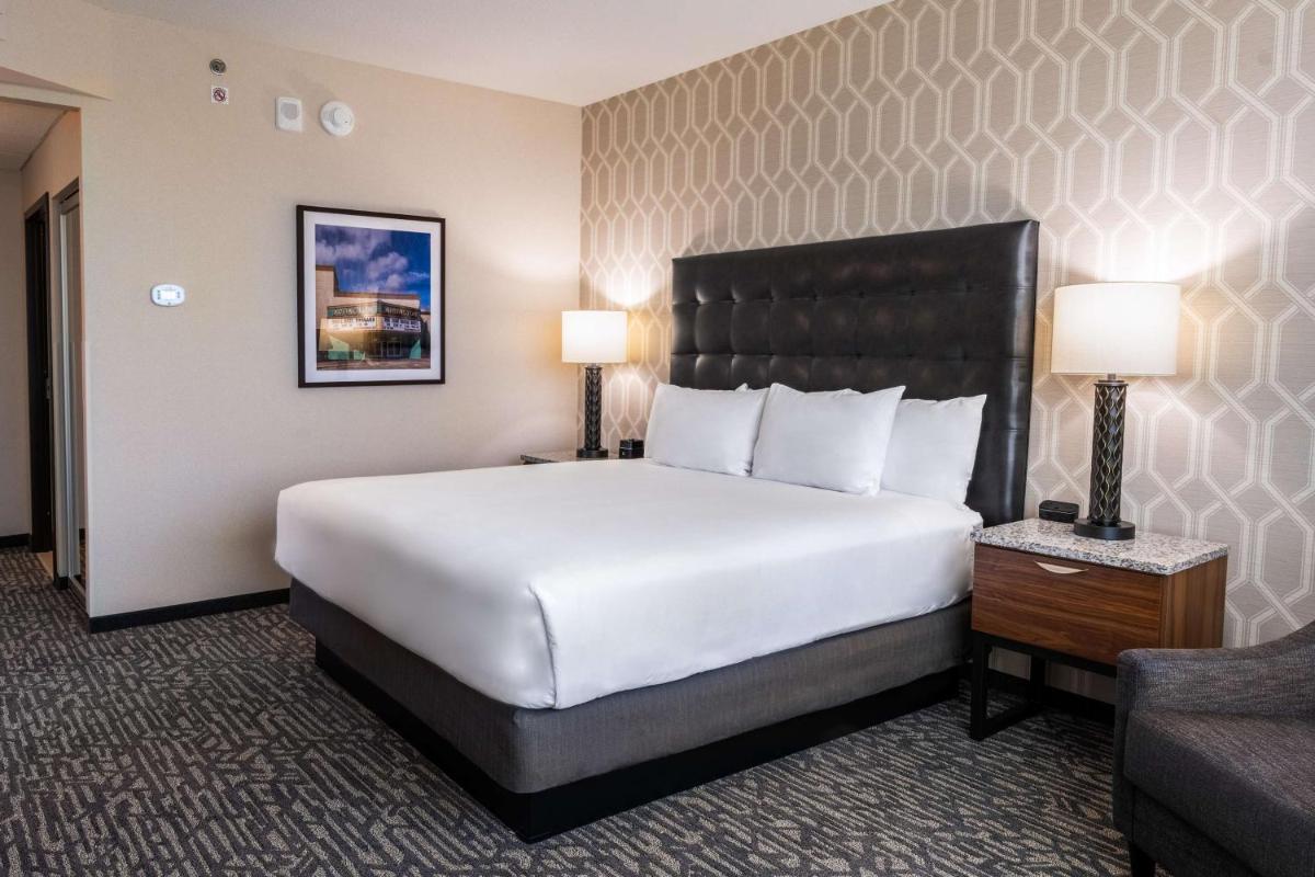 Drury Plaza Hotel Dallas Arlington - Housity