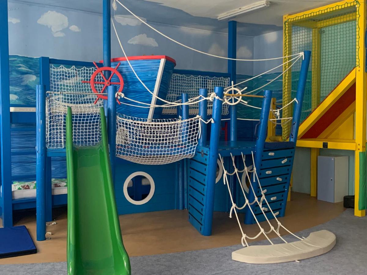 Family Paradise Huslenky - Housity