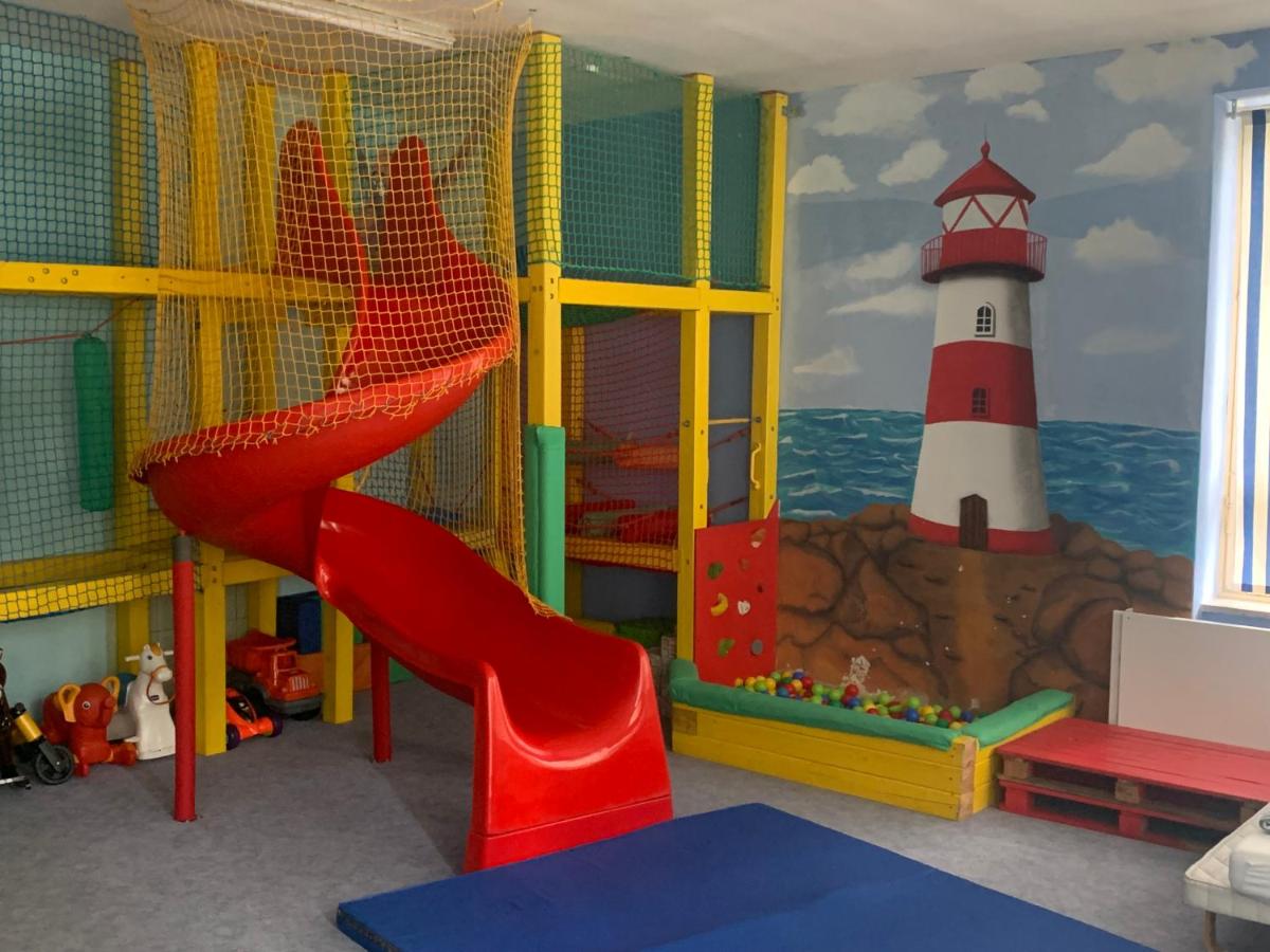 Family Paradise Huslenky - Housity