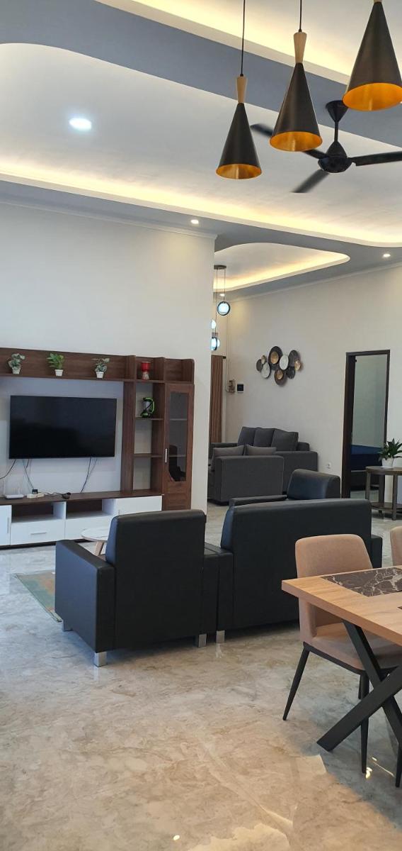 Purwokerto RaYa Homestay & Pool - Housity