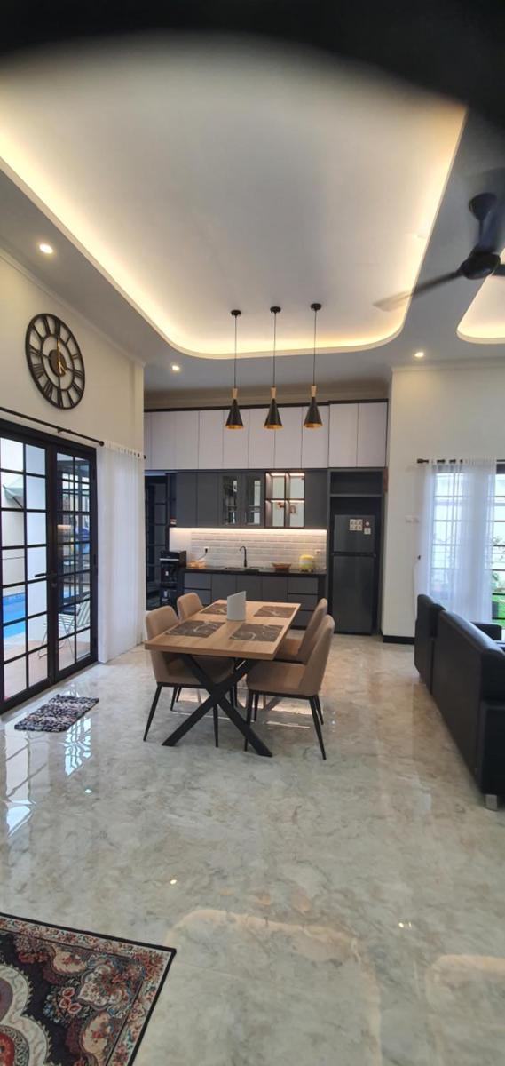 Purwokerto RaYa Homestay & Pool - Housity