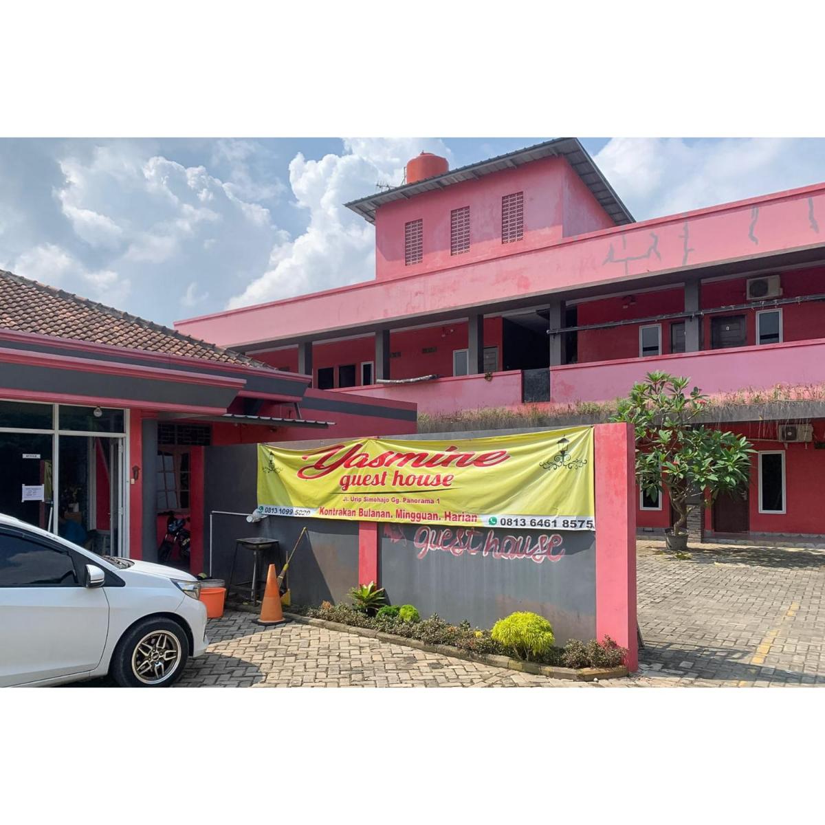 RedDoorz Syariah near Jalan Urip Sumoharjo - Housity