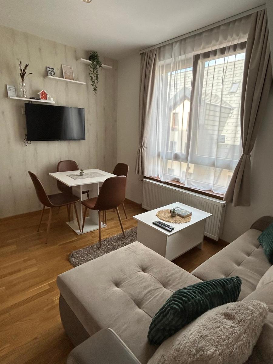Divčinova Apartman 008 - Housity