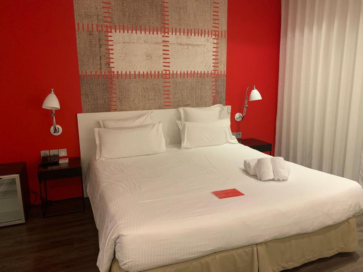 Un ou plusieurs lits dans un hébergement de l'établissement Logis Hôtel Domaine du Moulin Cavier - Restaurants & Spa