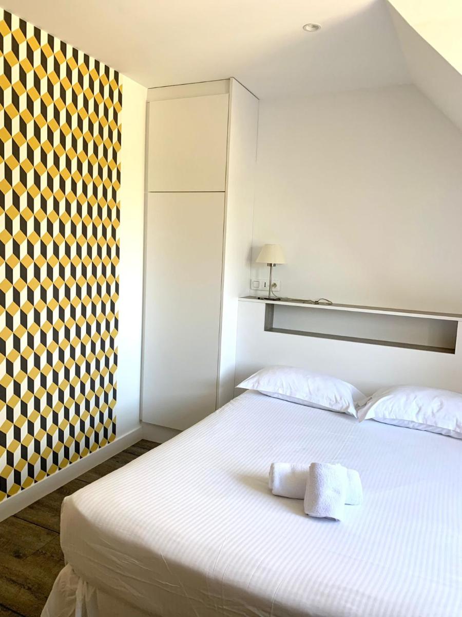 Un ou plusieurs lits dans un hébergement de l'établissement Logis Hôtel Domaine du Moulin Cavier - Restaurants & Spa