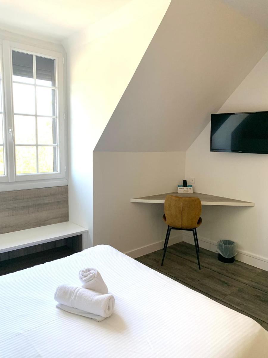 Un ou plusieurs lits dans un hébergement de l'établissement Logis Hôtel Domaine du Moulin Cavier - Restaurants & Spa