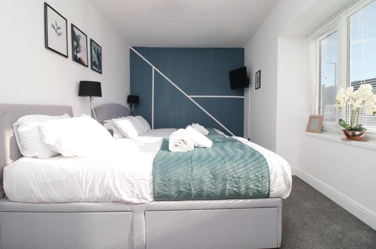 Spacious 5 bedroom flat-Swansea - Housity