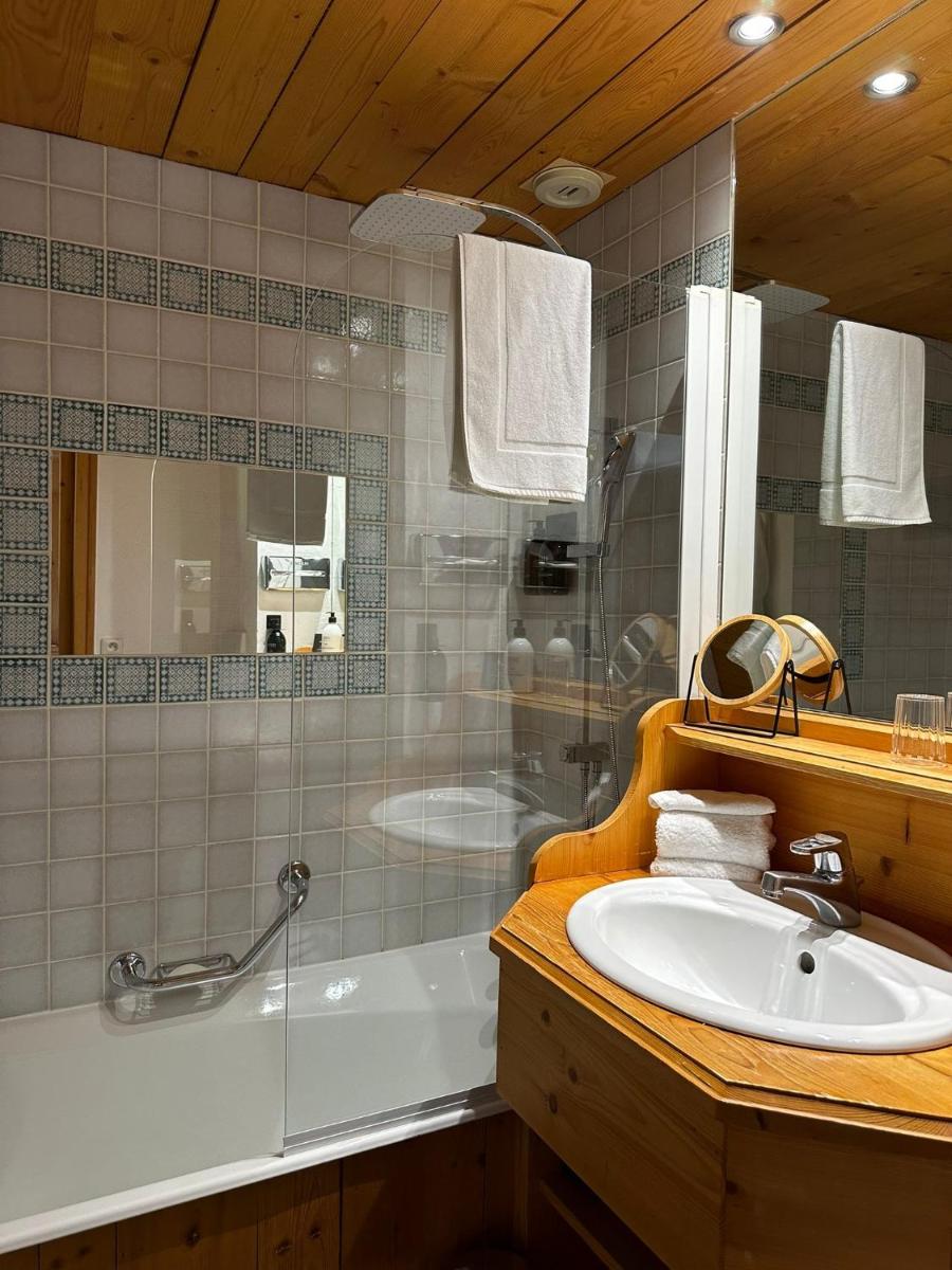 Salle de bains dans l'établissement Hôtel Le Jeu de Paume