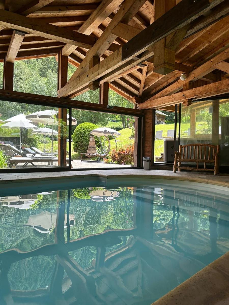 Piscine de l'établissement Hôtel Le Jeu de Paume ou située à proximité