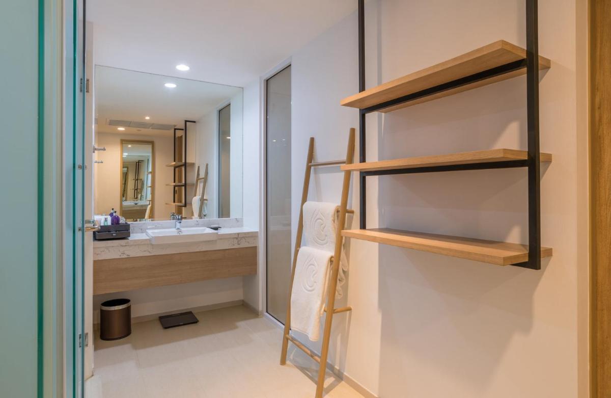 Centara Ao Nang Beach Resort & Spa Krabi - Housity