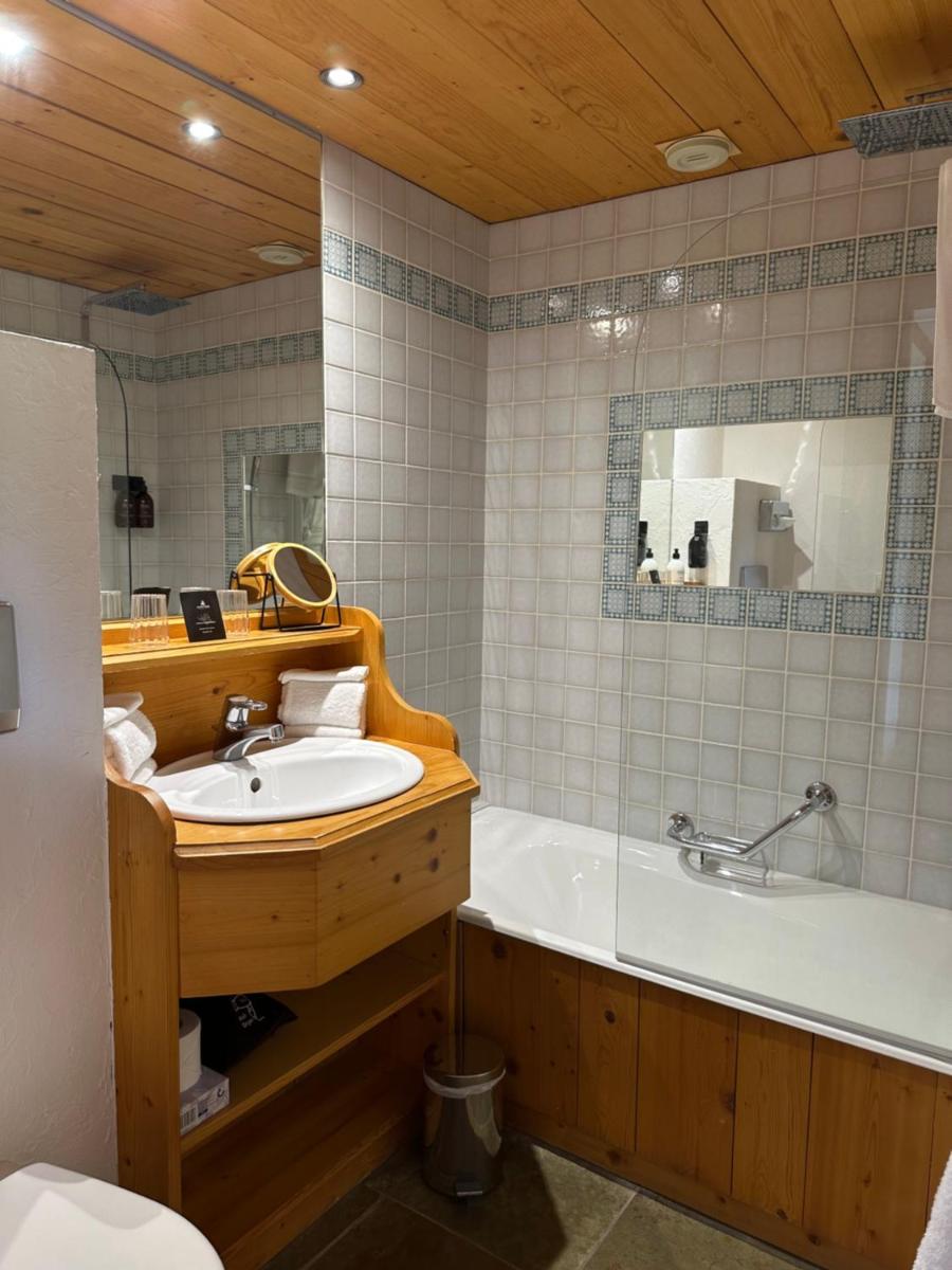 Salle de bains dans l'établissement Hôtel Le Jeu de Paume