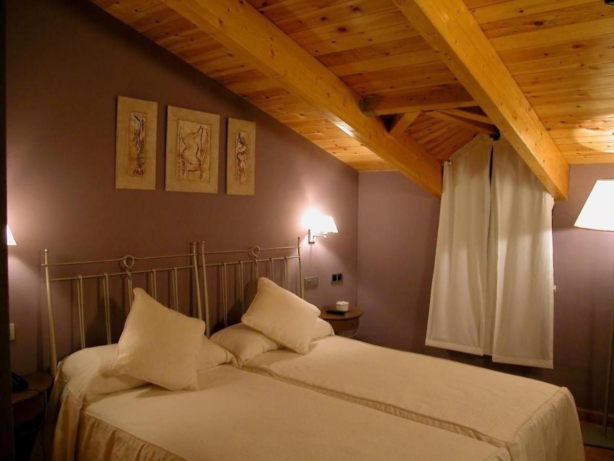 Hotel Villa de Estercuel - Housity