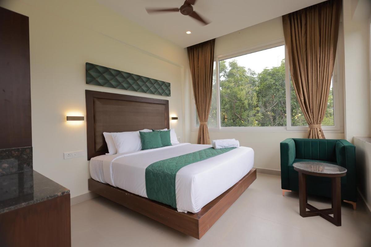 Hotel Aavudai Grand - Housity