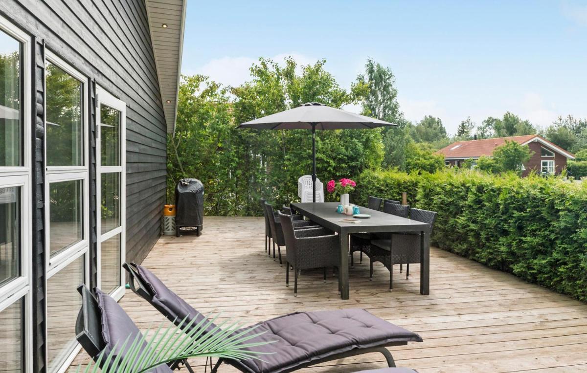 4 Bedroom Beautiful Home In Væggerløse - Housity