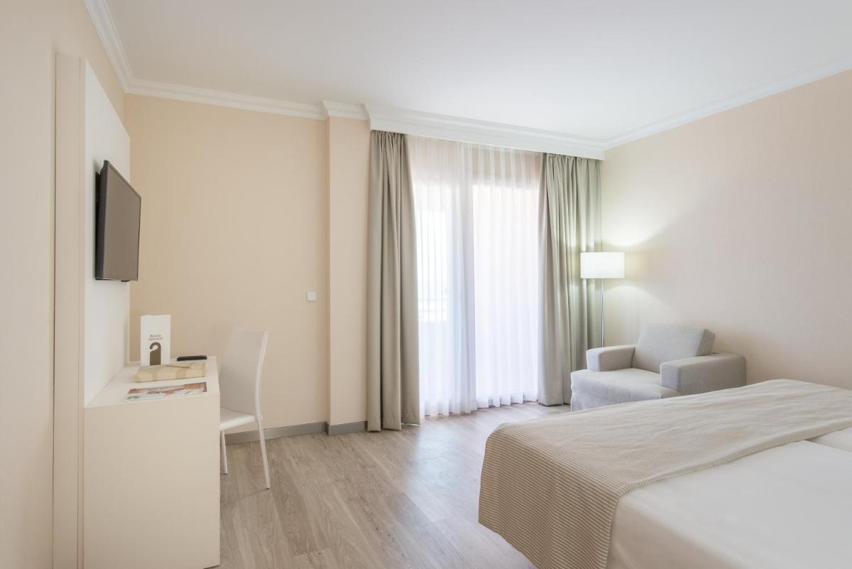 Cama o camas de una habitación en Oliva Nova Beach & Golf Hotel