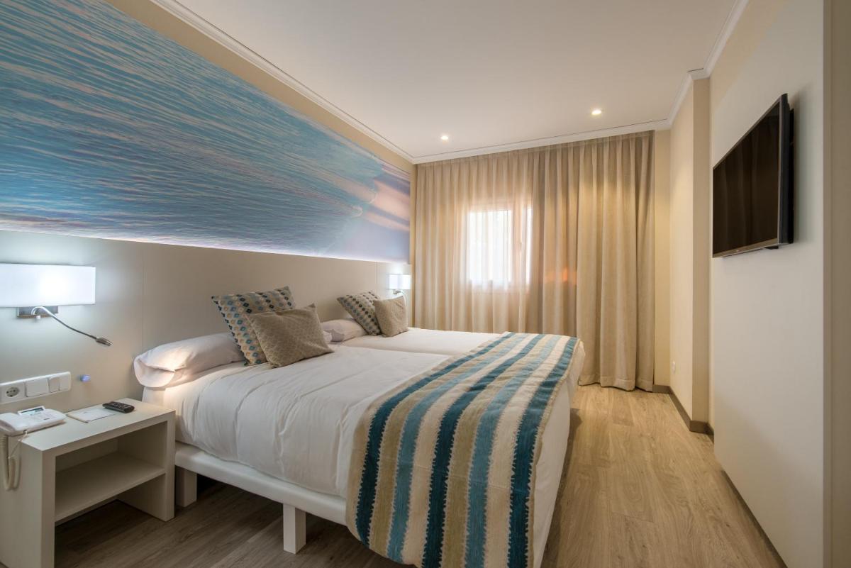 Cama o camas de una habitación en Oliva Nova Beach & Golf Hotel