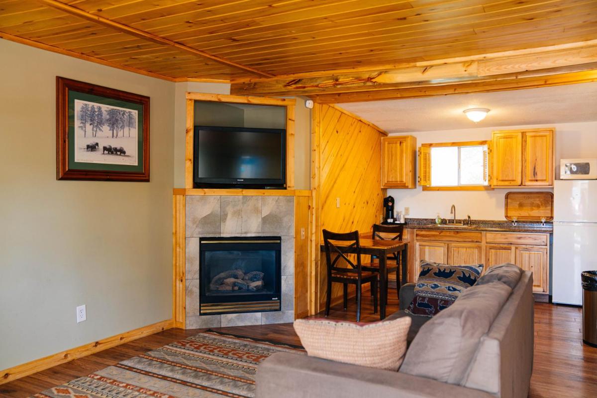Salida Inn & Monarch Suites - Housity