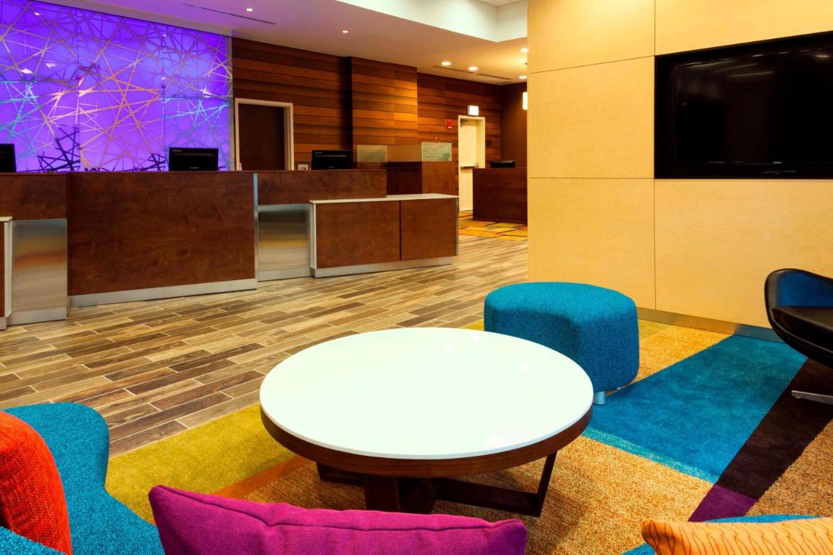 Fairfield Inn and Suites Chicago Downtown-River North - Housity