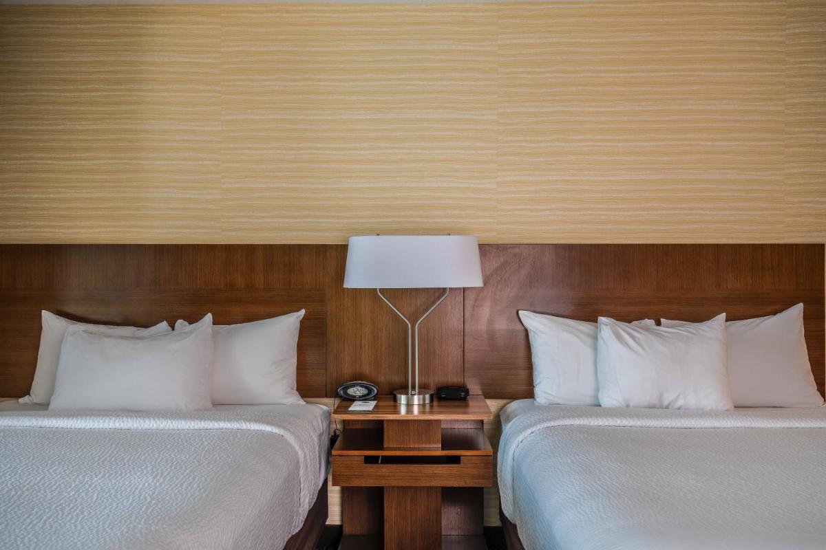 Fairfield Inn and Suites Chicago Downtown-River North - Housity