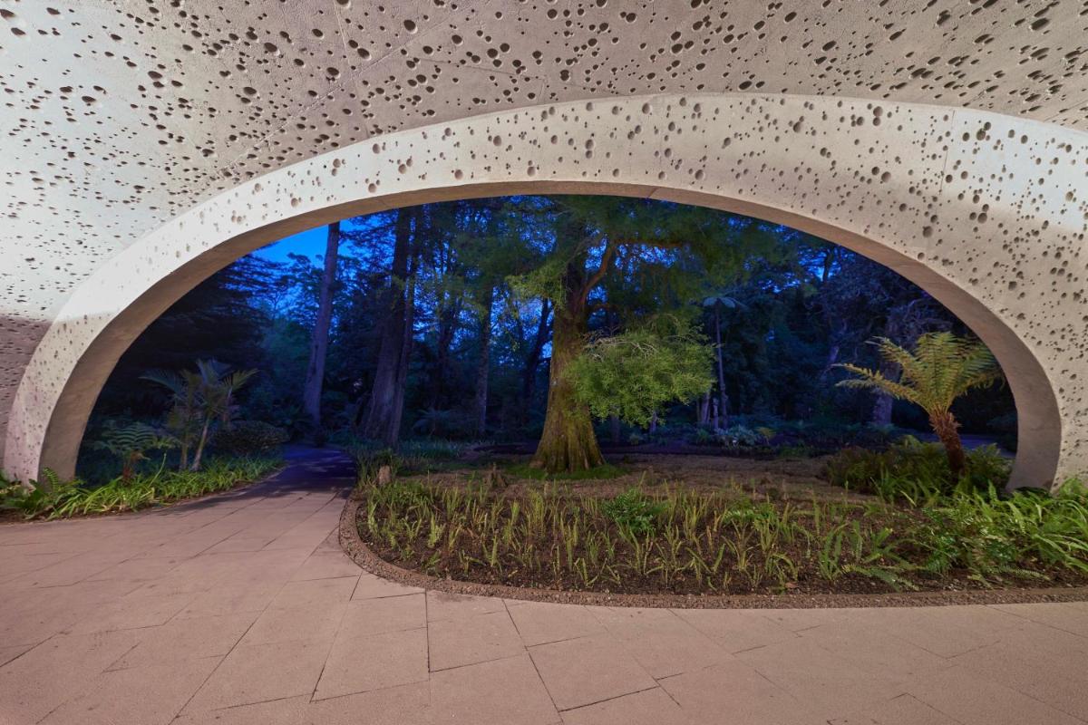 Um jardim no exterior de Terra Nostra Garden Hotel