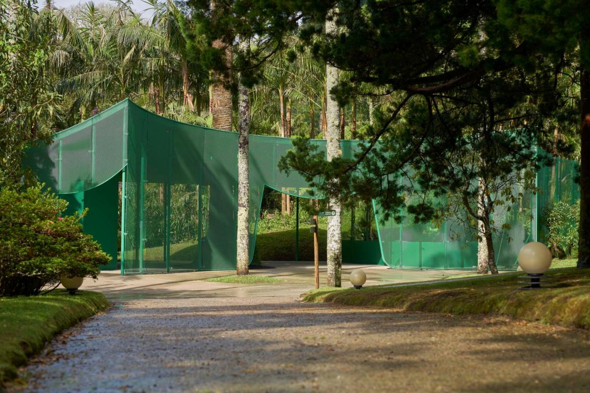 Um jardim no exterior de Terra Nostra Garden Hotel