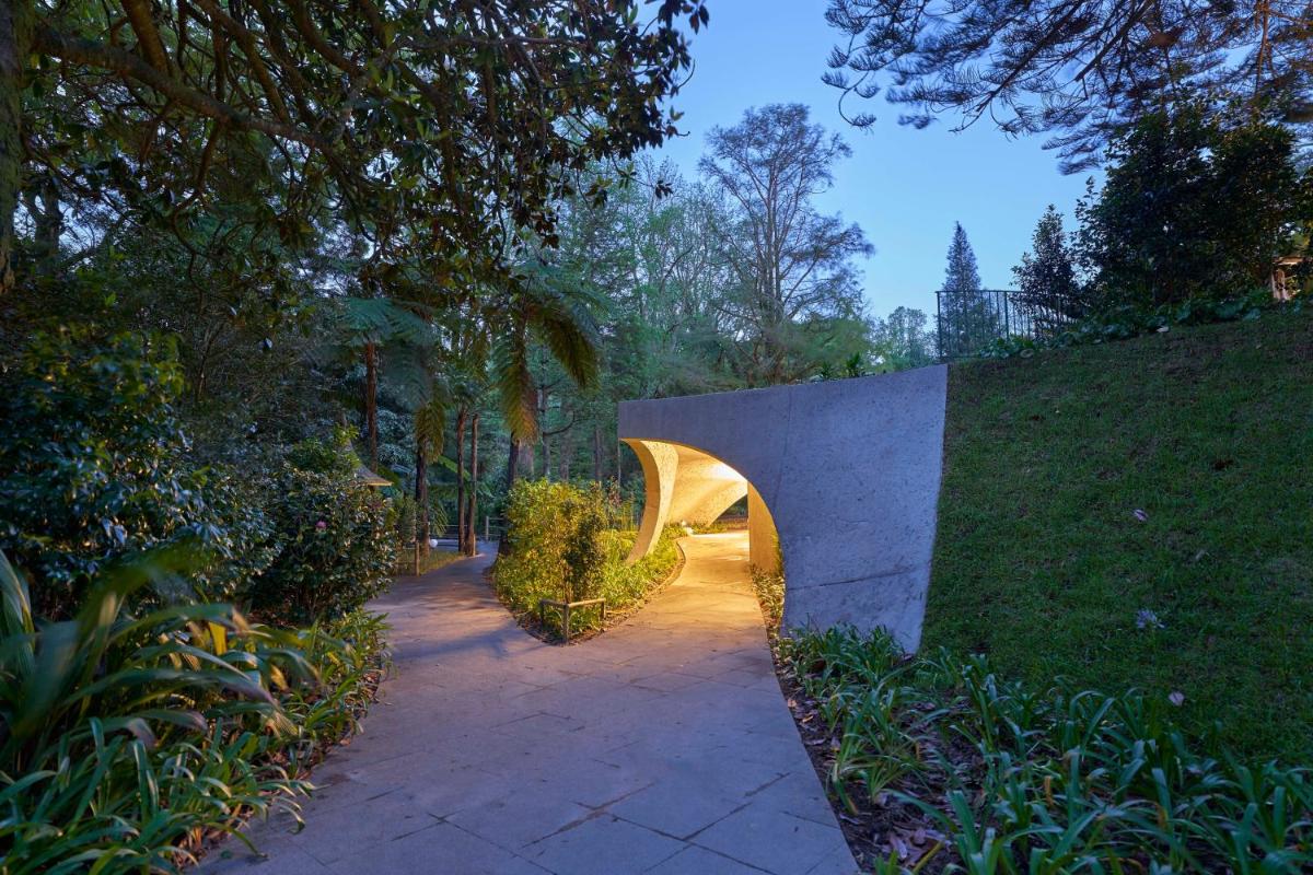 Um jardim no exterior de Terra Nostra Garden Hotel