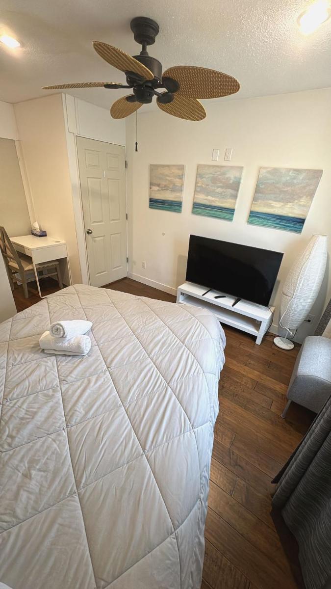 5 mins walk to Skytrain Station - Housity