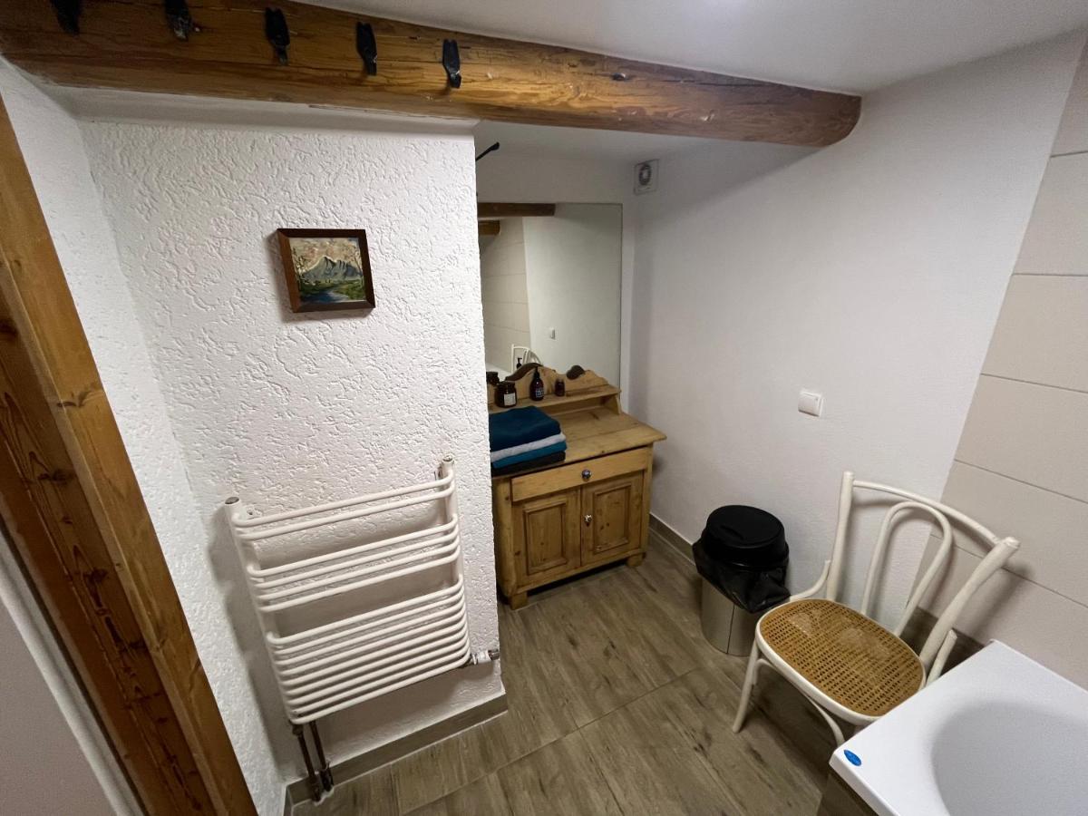 Farma pod Wulkanem - Housity