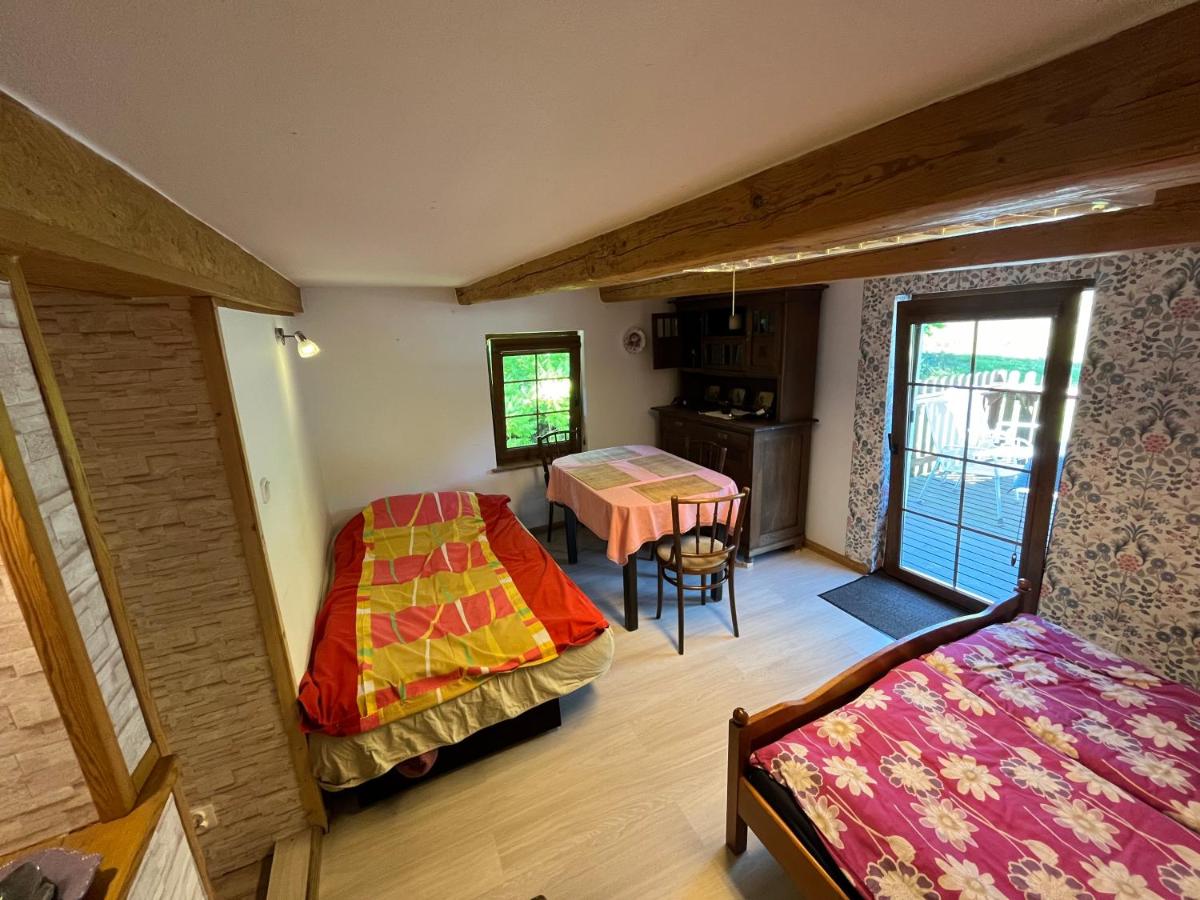 Farma pod Wulkanem - Housity