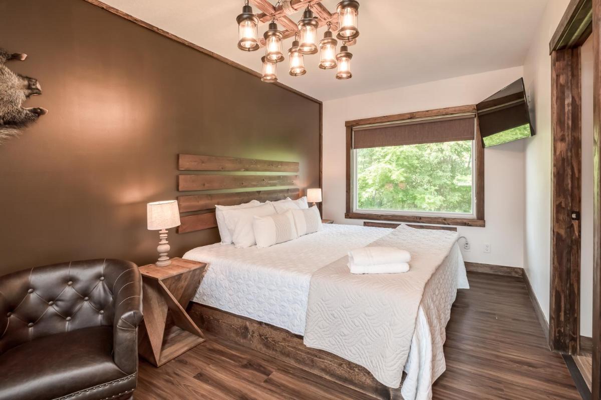 Boutique Hotel King, Queen & Kitchen Suites Easy Drive to Downtown - Housity