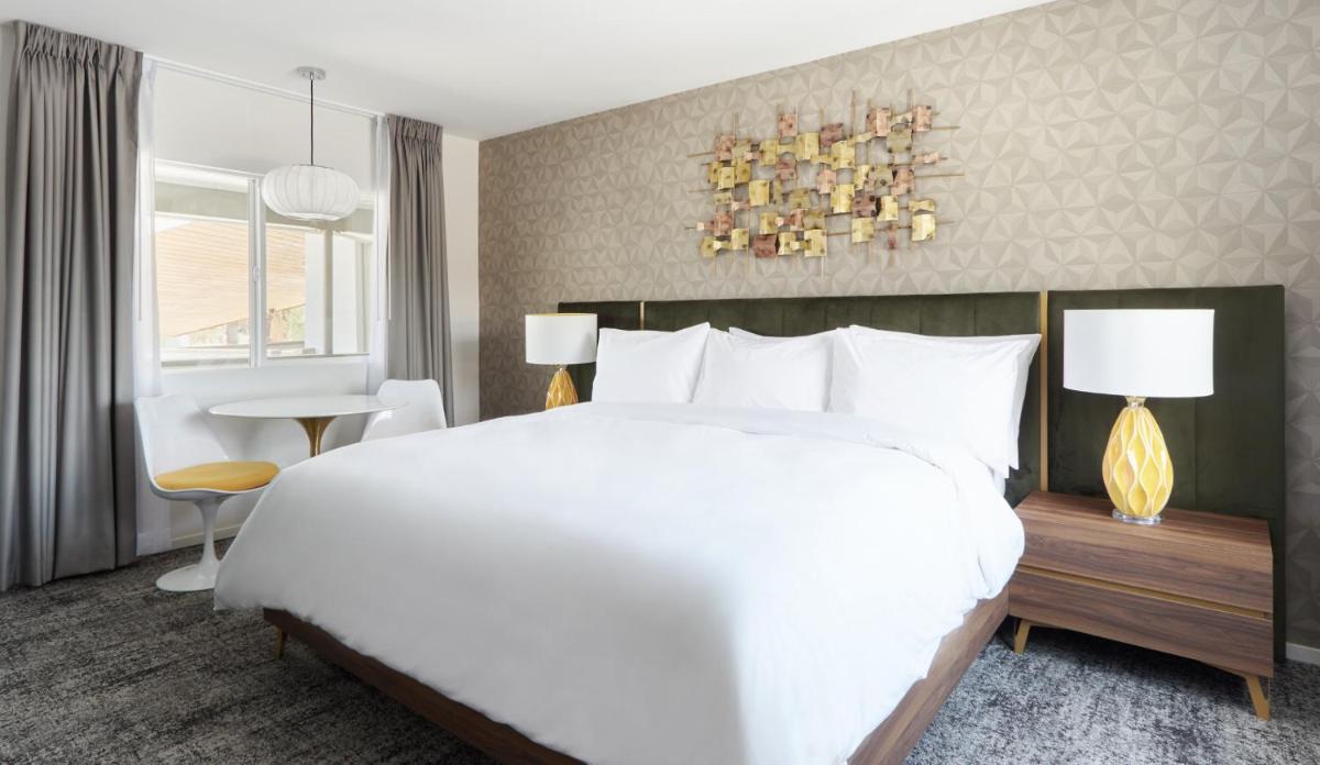 The Cole - ADULTS ONLY - Housity