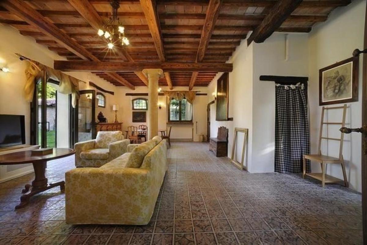 Luce tra i Faggi - Housity