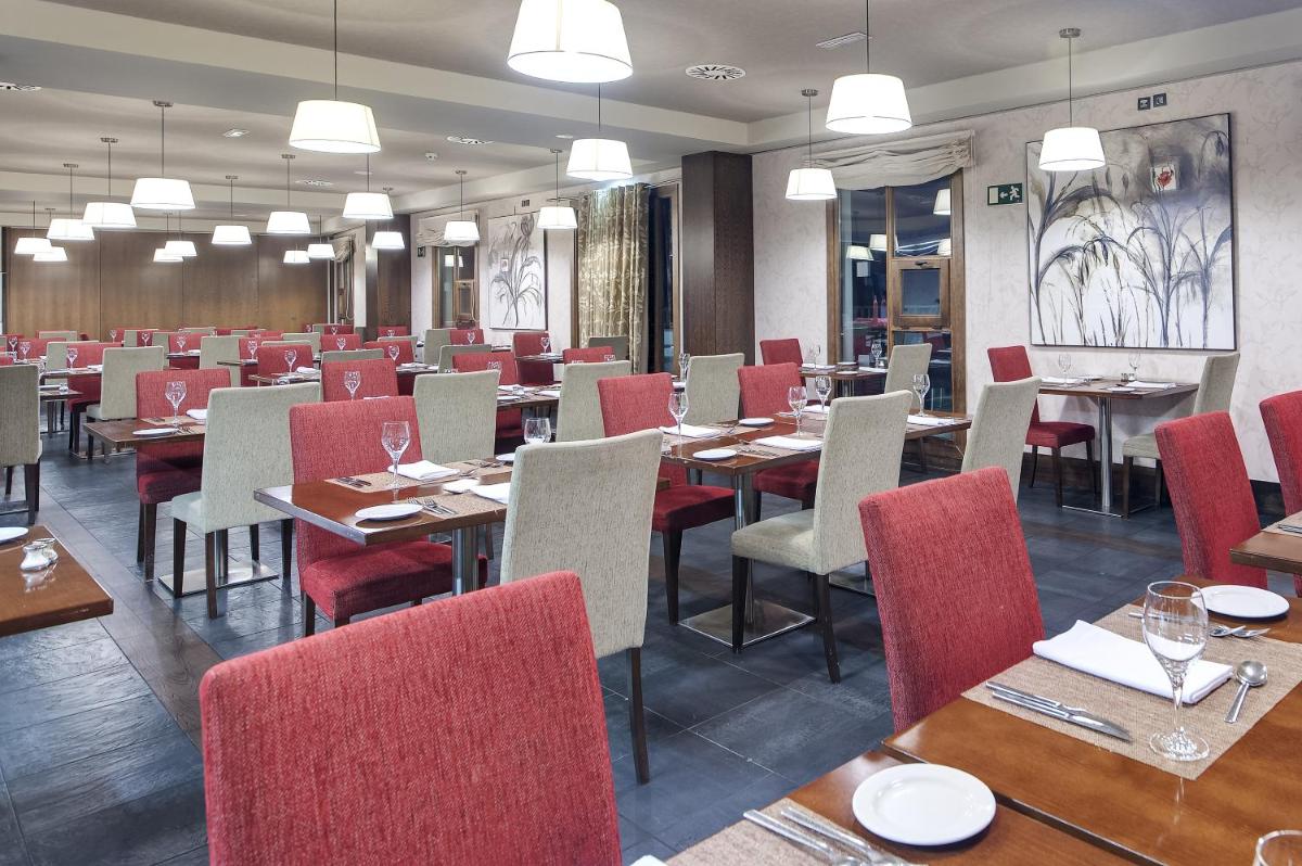 Un restaurante o sitio para comer en Hotel & Spa Real Badaguás Jaca
