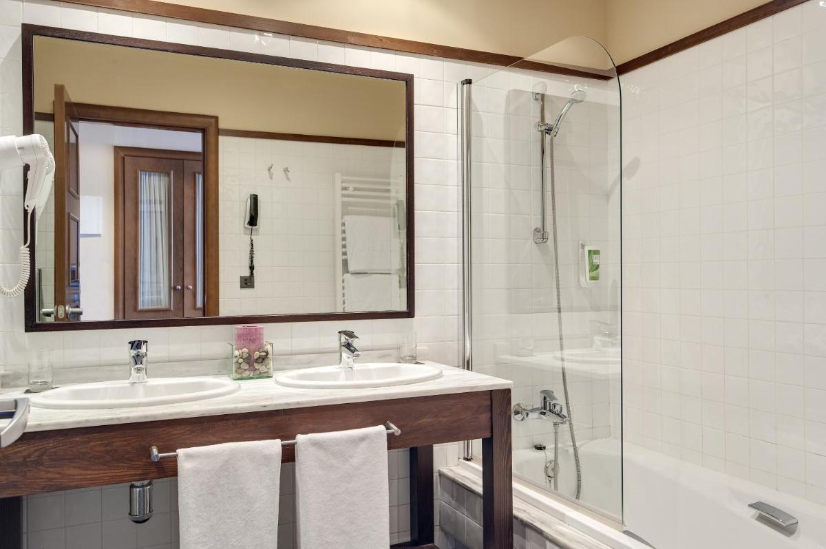 Un baño de Hotel & Spa Real Badaguás Jaca